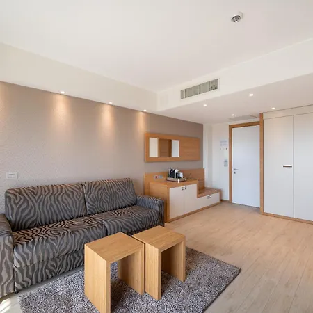 Laguna Park 4superior Отель