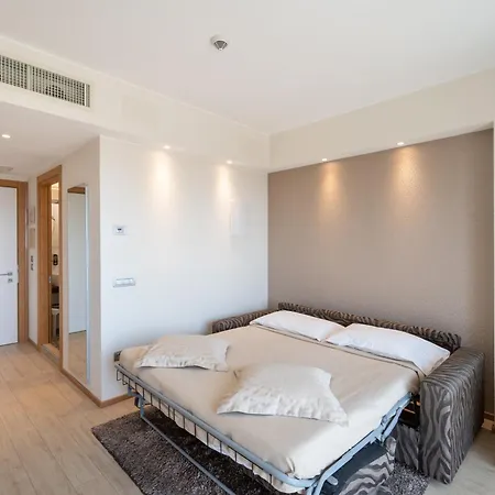 Отель Laguna Park 4superior 4*